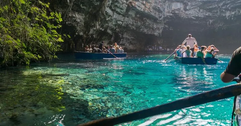 Argostoli: Melissani & Drogarati Cave Tour with Wine Tasting